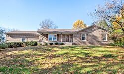 Pre-foreclosure in  Fort Pickens Rd La Grange, KY 40031