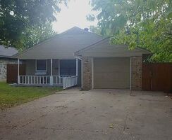 Pre-foreclosure in  S DALLAS ST Kaufman, TX 75142