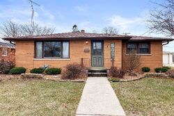 Pre-foreclosure in  22nd Ave Kenosha, WI 53140