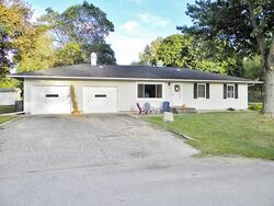 Pre-foreclosure in  S Redwood Rd Warsaw, IN 46580