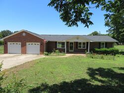  Carson Dr, Starr SC