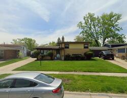 Pre-foreclosure in  Pleasant Dr Chicago Heights, IL 60411