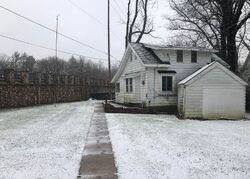 Pre-foreclosure in  N Shoreland Pkwy Thiensville, WI 53092
