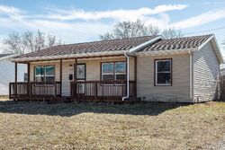  Oakwood Dr, Waterloo IA