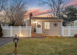 Pre-foreclosure in  Pearl Ave Holtsville, NY 11742
