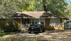 Pre-foreclosure in  Black Oak Dr Baton Rouge, LA 70815