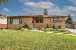 Pre-foreclosure in  Ohio St Racine, WI 53405