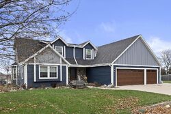 Pre-foreclosure in  Heritage Pkwy Germantown, WI 53022