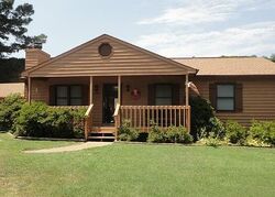 Pre-foreclosure in  Pin Oak Ct Hopewell, VA 23860