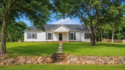 Pre-foreclosure in  8th St Cushing, TX 75760