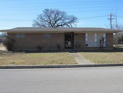 Pre-foreclosure in  Gumwood Park Fort Worth, TX 76118