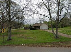 Pre-foreclosure Listing in Prosser Rd LEOMA, TN 38468