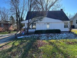 Pre-foreclosure in  Rambleside Dr Mansfield, OH 44907