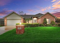 Pre-foreclosure in  Crown Point Mdws Dayton, OH 45458