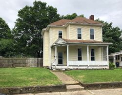 Pre-foreclosure in  S MAPLE ST Lancaster, OH 43130