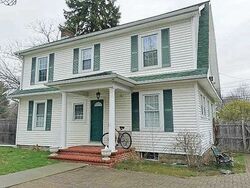Pre-foreclosure in  Violet Ave Hyde Park, NY 12538