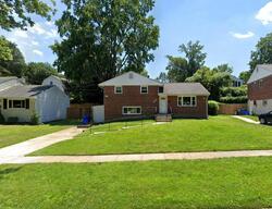 Pre-foreclosure in  Hunters Ln Rockville, MD 20852