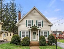 Pre-foreclosure in  Green St Gardner, MA 01440