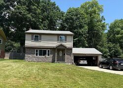 Pre-foreclosure in  Kingston Ln Youngstown, OH 44511