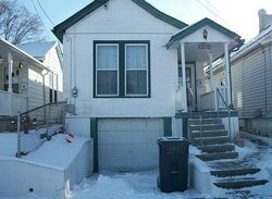 Pre-foreclosure in  E 35th St Latonia, KY 41015