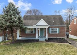 Pre-foreclosure in  Edgewood Rd Ft Mitchell, KY 41017