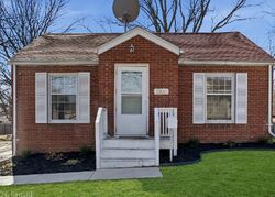 Pre-foreclosure in  Adams Ave Des Moines, IA 50310
