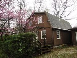 Pre-foreclosure in  Juniper Rd Valparaiso, IN 46385