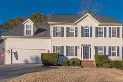Pre-foreclosure in  Oak Bluff Dr Dacula, GA 30019
