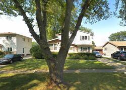 Pre-foreclosure in  Polynesian Dr Des Plaines, IL 60016