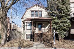 Pre-foreclosure in  N Francisco Ave Chicago, IL 60618
