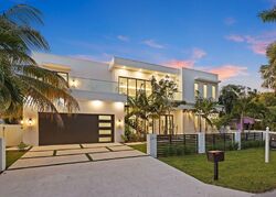 Pre-foreclosure in  Ne 4th Ave Fort Lauderdale, FL 33305
