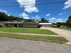 Pre-foreclosure in  Oak St Alma, AR 72921