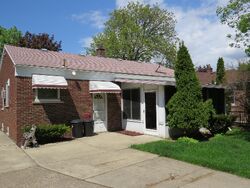 Pre-foreclosure in  Ray Ave Allen Park, MI 48101