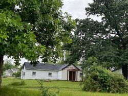 Pre-foreclosure in  Clyde Rd Howell, MI 48855