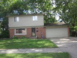 Pre-foreclosure in  Glover St Wayne, MI 48184