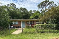 Pre-foreclosure in  Julia Dr Milton, FL 32570