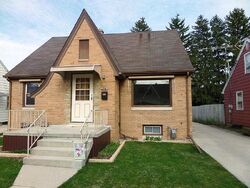 Pre-foreclosure in  S 19th St Sheboygan, WI 53081