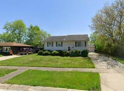 Pre-foreclosure in  Amherst Pl Matteson, IL 60443