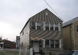 Pre-foreclosure in  Mundy Ln Bronx, NY 10466