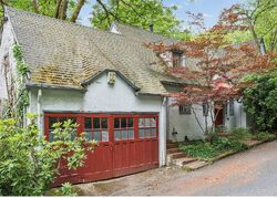 Pre-foreclosure in  Nw Santanita Ter Portland, OR 97210