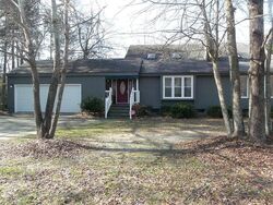  Woodland Ln, Saint Matthews SC