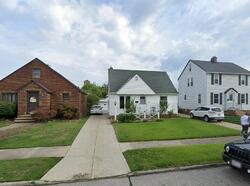 Pre-foreclosure in  Hampstead Ave Cleveland, OH 44129