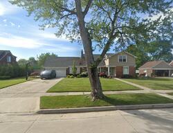 Pre-foreclosure in  Brentwood Dr Dearborn, MI 48124