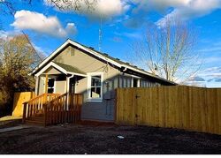 Pre-foreclosure in  Nw 3rd Ave Kelso, WA 98626