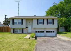 Pre-foreclosure in  Holliday Dr Toledo, OH 43611