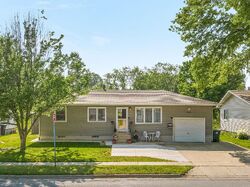 Pre-foreclosure in  W 9th St Waterloo, IA 50702