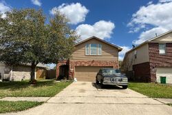 Pre-foreclosure in  Montclair Hill Ln Fresno, TX 77545