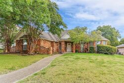Pre-foreclosure in  Green Tree Ln Duncanville, TX 75137
