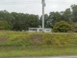 Pre-foreclosure in  Howerton Rd Dunnsville, VA 22454