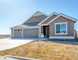 Pre-foreclosure in  Village Pkwy Richland, WA 99354